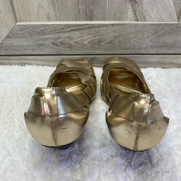 VINCE CAMUTO Peep Toe Sandal GOLD 8 - Picture 5 of 11